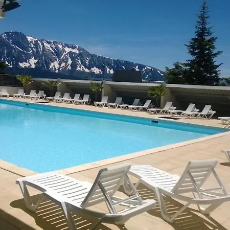 Le Pied Des Pistes - *